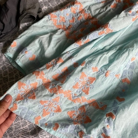 vineyard vines blouse! - Picture 4 of 4